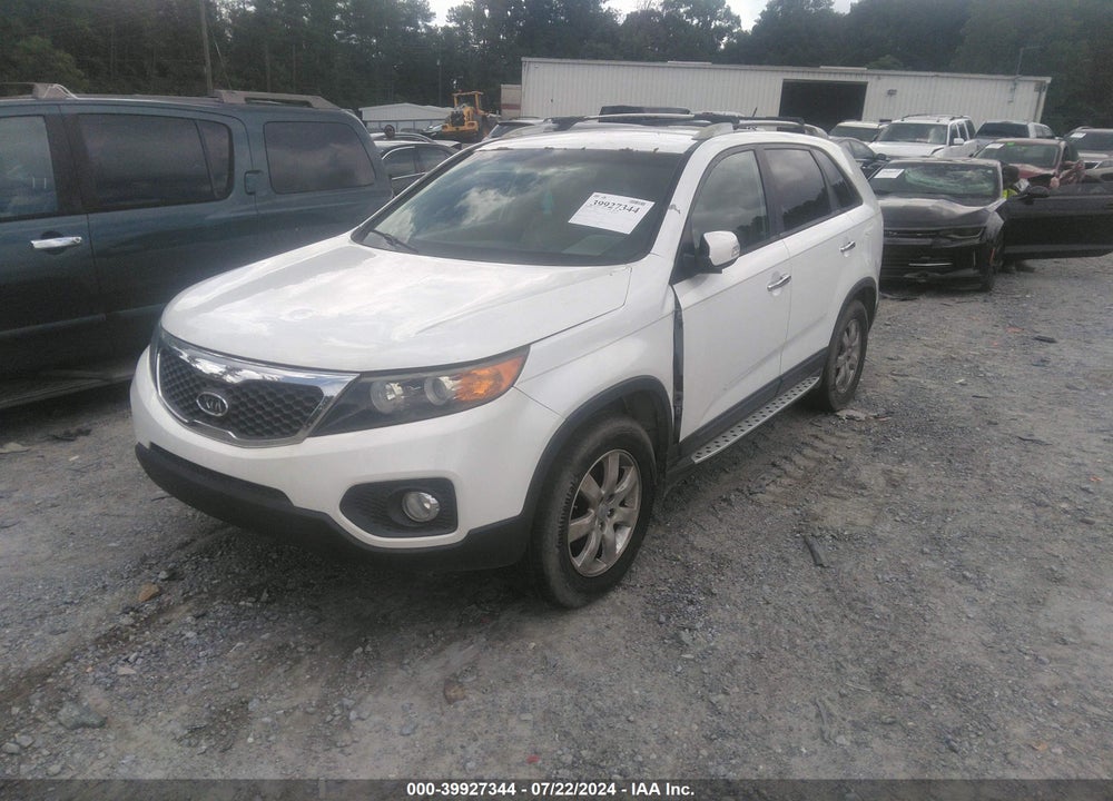 2013 KIA SORENTO LX V6 VIN: 5XYKT4A21DG329829