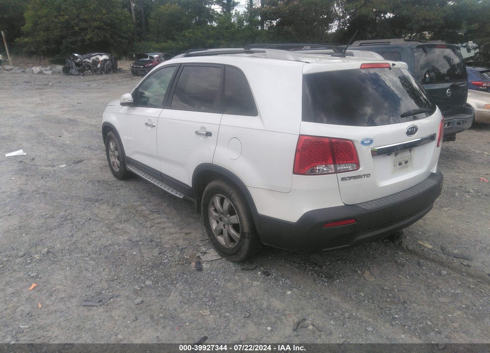 2013 KIA SORENTO LX V6 VIN: 5XYKT4A21DG329829