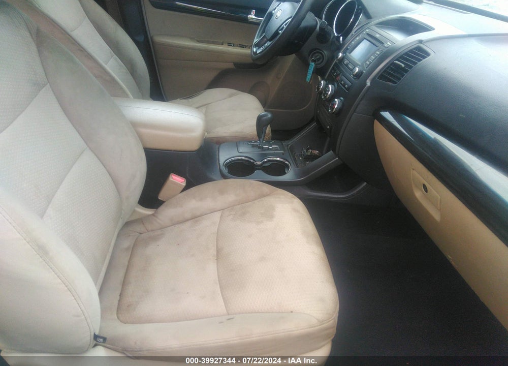 2013 KIA SORENTO LX V6 VIN: 5XYKT4A21DG329829