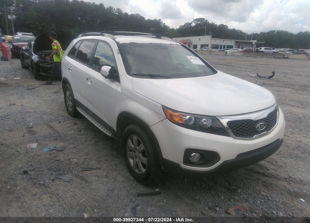 2013 KIA SORENTO LX V6 VIN: 5XYKT4A21DG329829