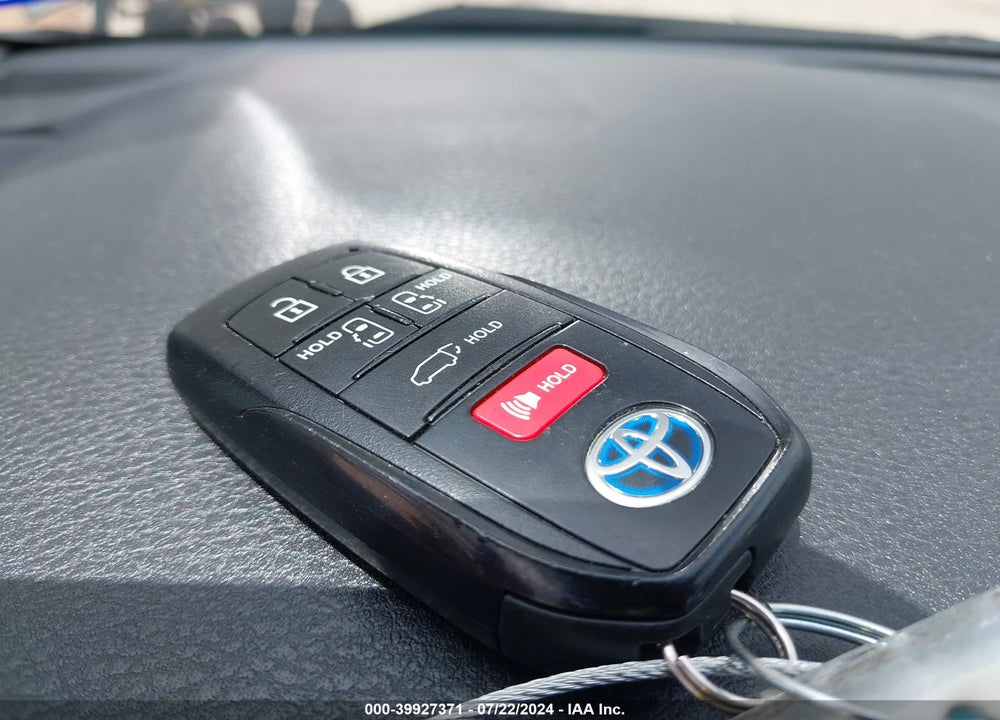 2022 TOYOTA SIENNA XLE VIN: 5TDYRKEC6NS125693