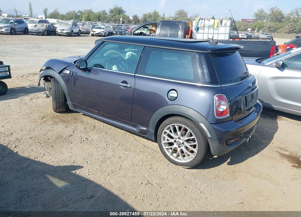 2012 MINI COOPER S VIN: WMWSV3C57CTY16402