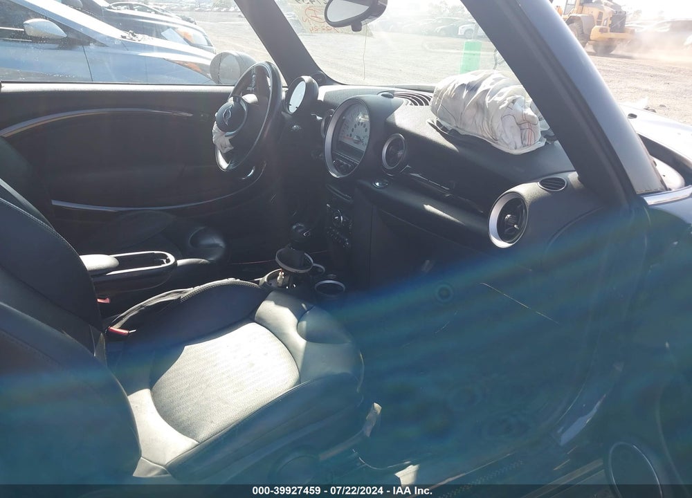 2012 MINI COOPER S VIN: WMWSV3C57CTY16402