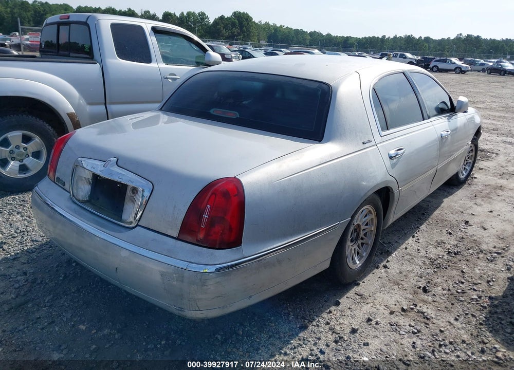2001 LINCOLN TOWN CAR SIGNATURE VIN: 1LNHM82W71Y734995