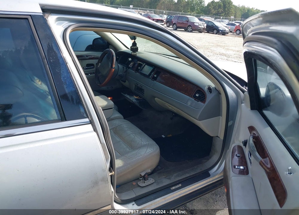 2001 LINCOLN TOWN CAR SIGNATURE VIN: 1LNHM82W71Y734995