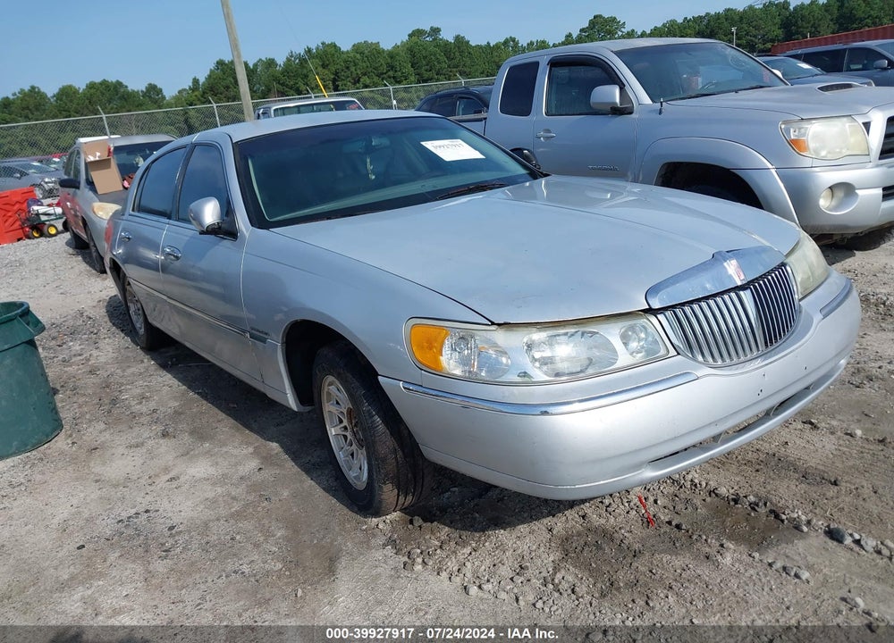 2001 LINCOLN TOWN CAR SIGNATURE VIN: 1LNHM82W71Y734995