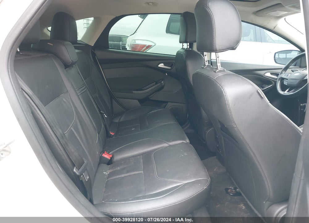 2015 FORD FOCUS TITANIUM VIN: 1FADP3N27FL278304