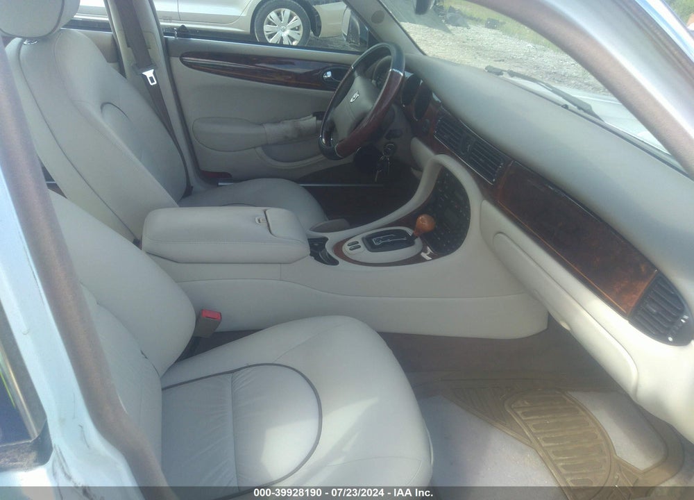 1999 JAGUAR XJ8 VANDEN PLAS VIN: SAJKX6046XC859551