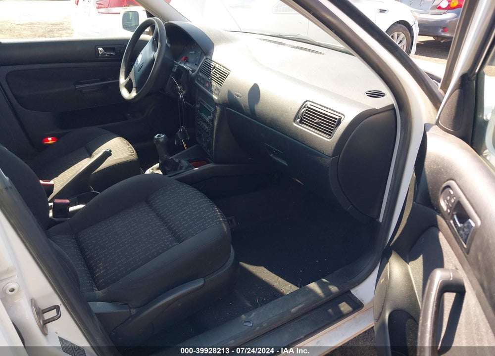 2005 VOLKSWAGEN GOLF GL 2.0L VIN: 9BWFL61J854034883