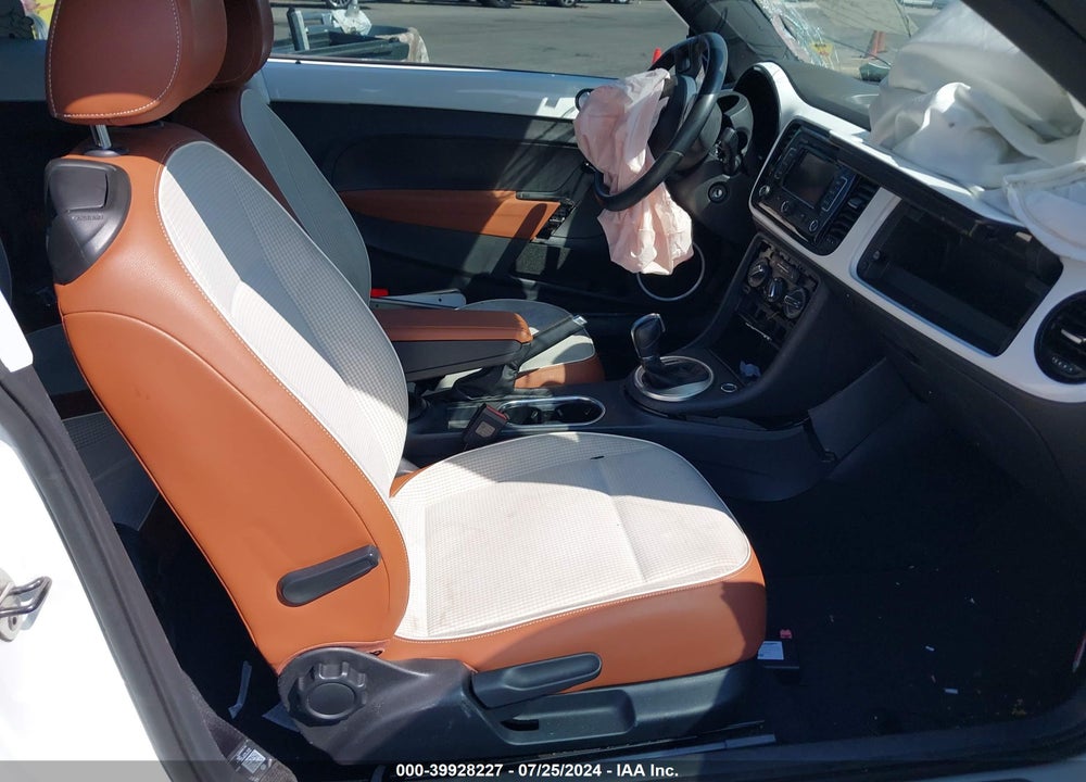 2015 VOLKSWAGEN BEETLE VIN: 3VWF17AT1FM601056
