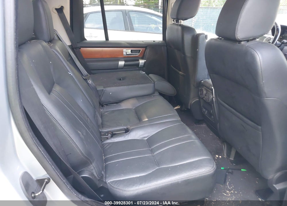 2011 LAND ROVER LR4 VIN: SALAG2D4XBA575284