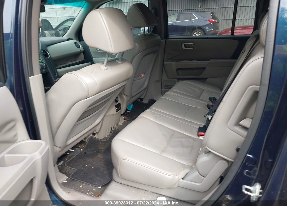 2011 HONDA PILOT EX-L VIN: 5FNYF4H60BB034610