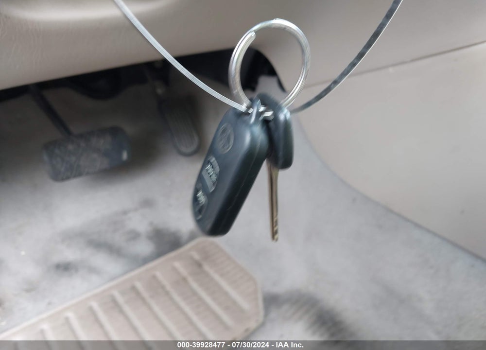 2004 TOYOTA COROLLA LE VIN: 2T1BR32E24C284610