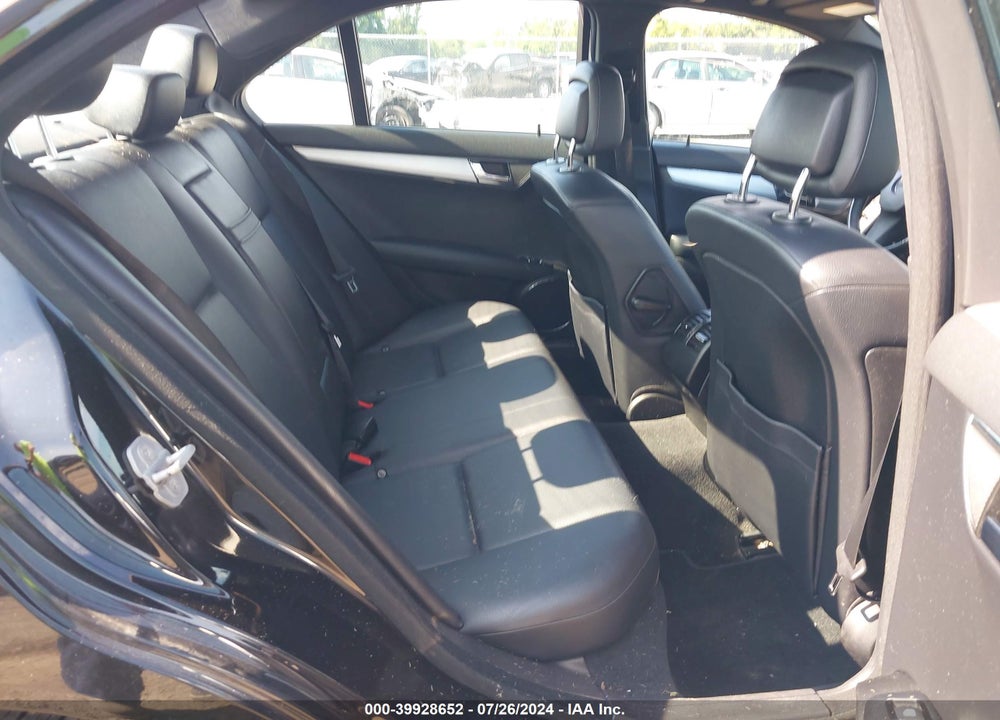 2010 MERCEDES-BENZ C 300 VIN: WDDGF8BB7AR088087