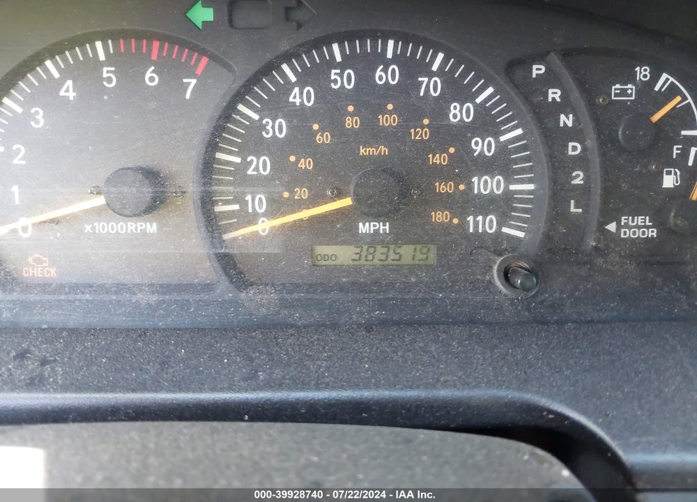 2004 TOYOTA TUNDRA SR5 V8 VIN: 5TBET34164S462785