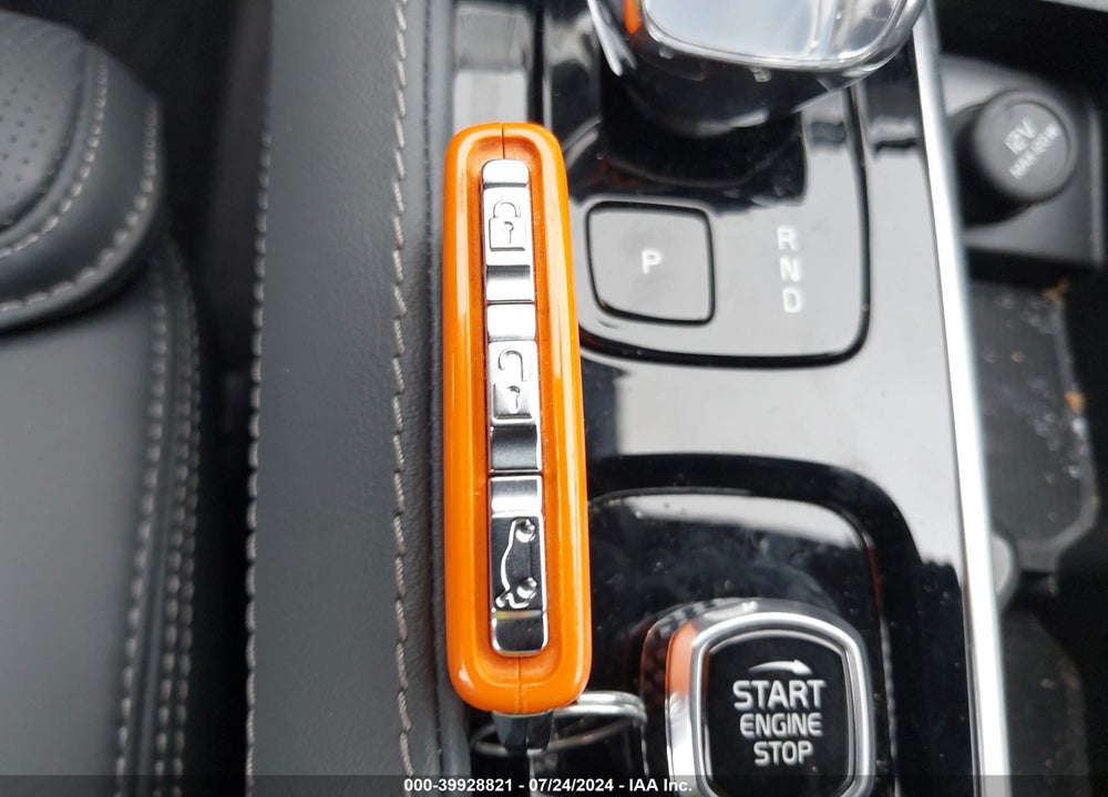 2024 VOLVO XC90 RECHARGE PLUG-IN HYBRID T8 ULTIMATE BRIGHT THEME 7-SEATER VIN: YV4H60CF8R1216023