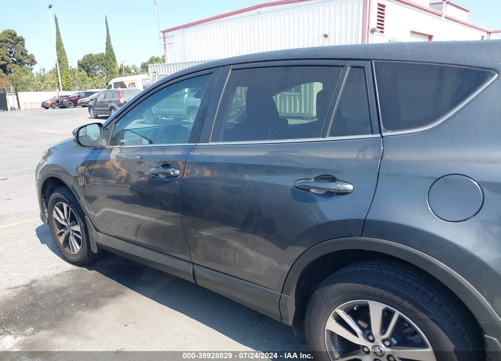2018 TOYOTA RAV4 XLE VIN: 2T3WFREV4JW514190