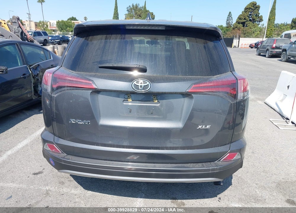2018 TOYOTA RAV4 XLE VIN: 2T3WFREV4JW514190