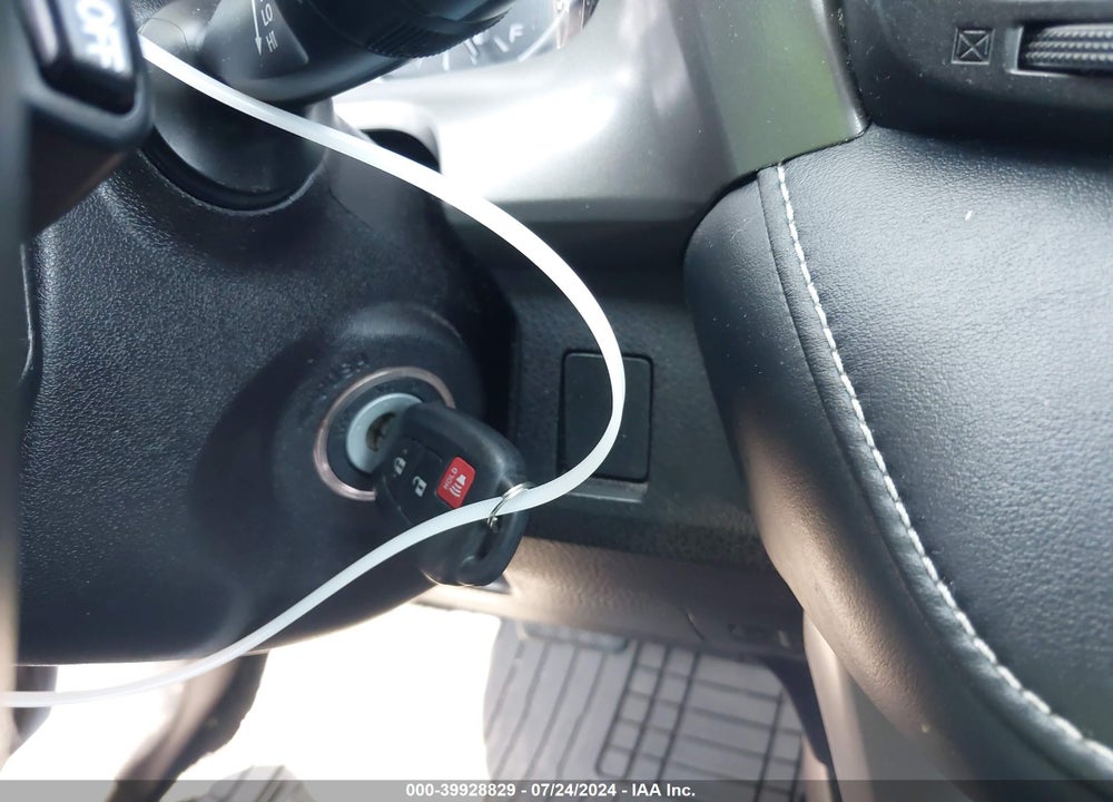2018 TOYOTA RAV4 XLE VIN: 2T3WFREV4JW514190