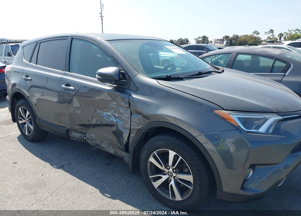 2018 TOYOTA RAV4 XLE VIN: 2T3WFREV4JW514190