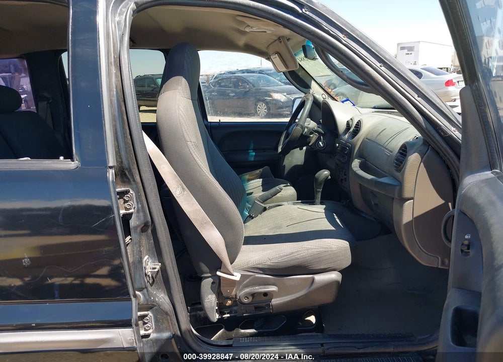 2003 JEEP LIBERTY SPORT VIN: 1J4GK48K23W529709