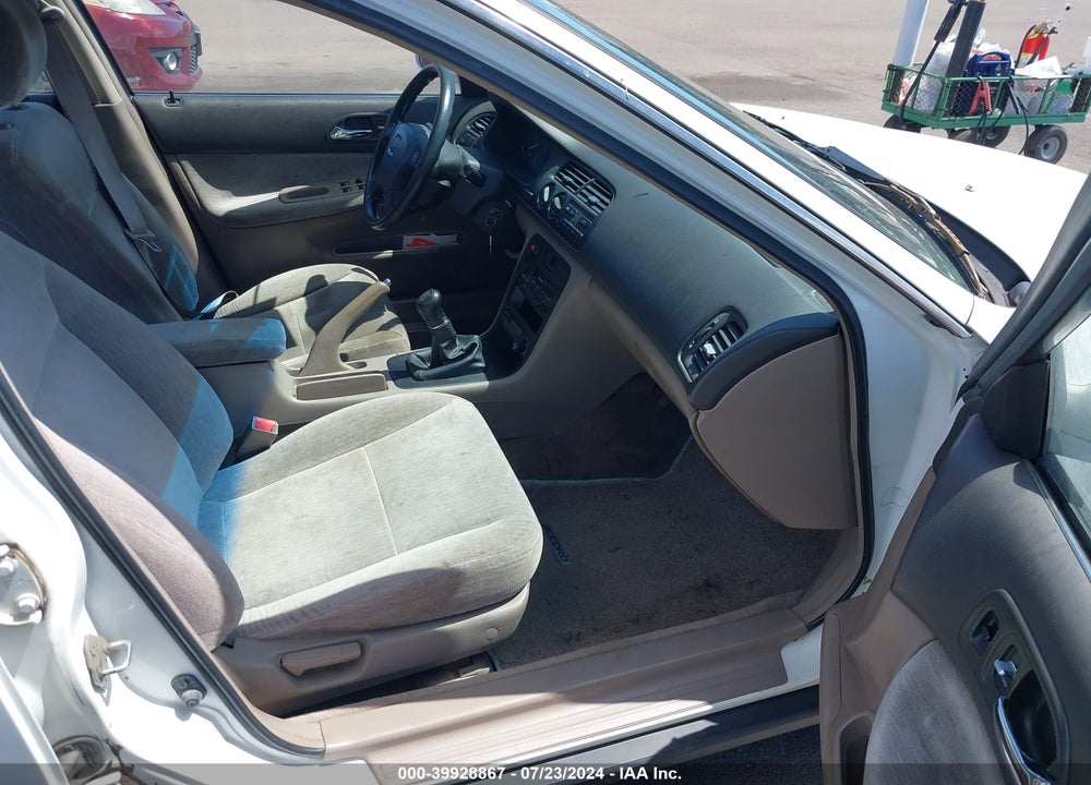 1995 HONDA ACCORD LX/EX VIN: 1HGCD5538SA076551