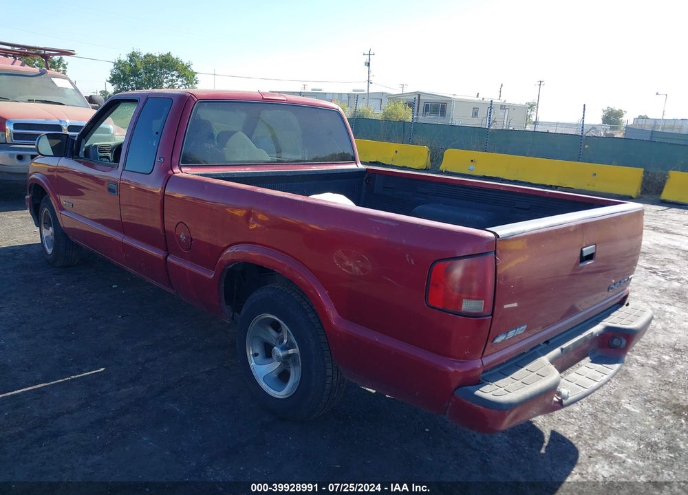 2002 CHEVROLET S-10 LS VIN: 1GCCS19WX28143045