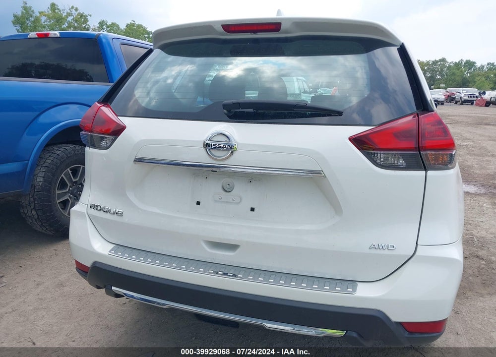 2018 NISSAN ROGUE S VIN: 5N1AT2MV6JC840308