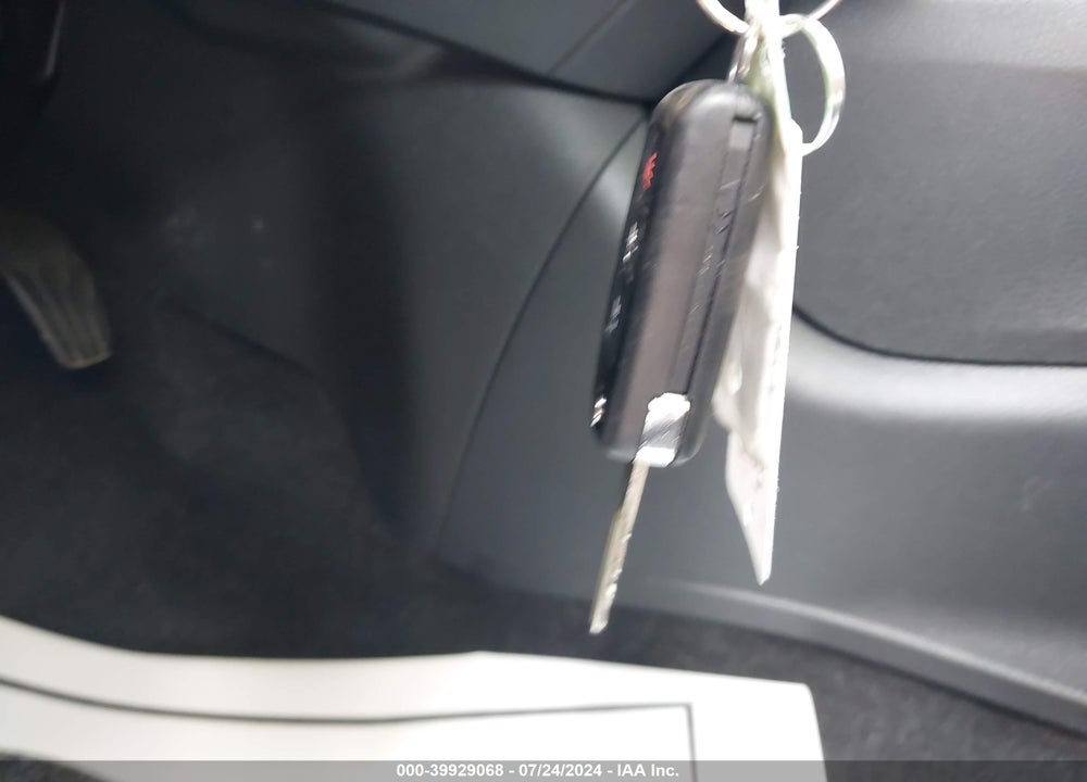2018 NISSAN ROGUE S VIN: 5N1AT2MV6JC840308