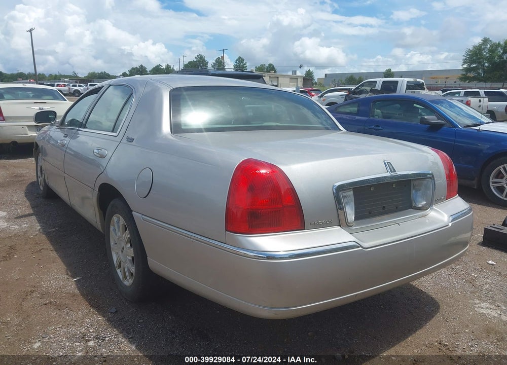 2007 LINCOLN TOWN CAR SIGNATURE LIMITED VIN: 1LNHM82V47Y622025