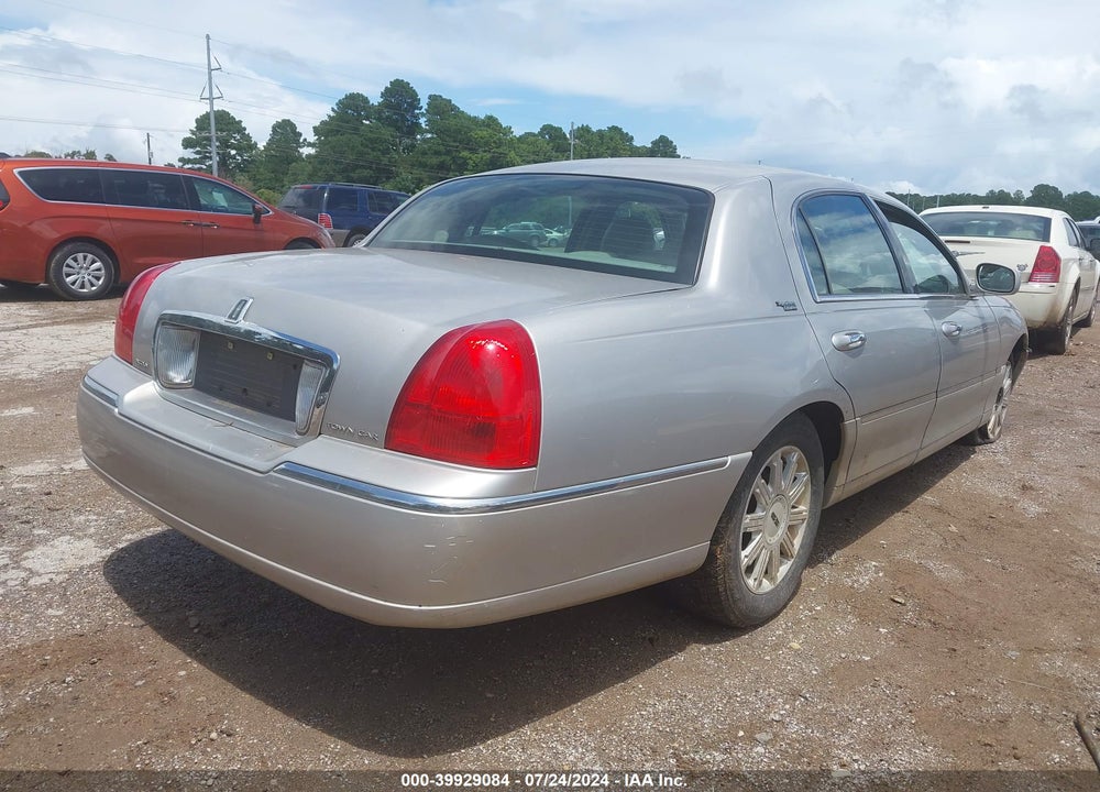 2007 LINCOLN TOWN CAR SIGNATURE LIMITED VIN: 1LNHM82V47Y622025