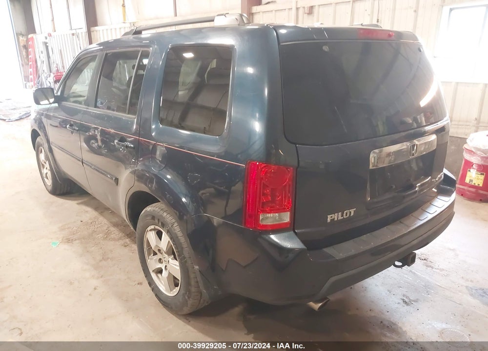 2011 HONDA PILOT EX VIN: 5FNYF4H49BB032112