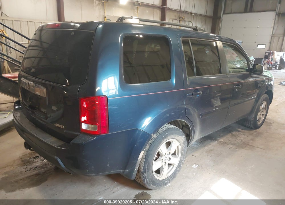 2011 HONDA PILOT EX VIN: 5FNYF4H49BB032112