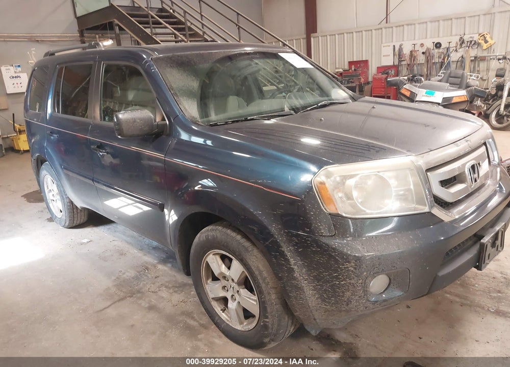 2011 HONDA PILOT EX VIN: 5FNYF4H49BB032112