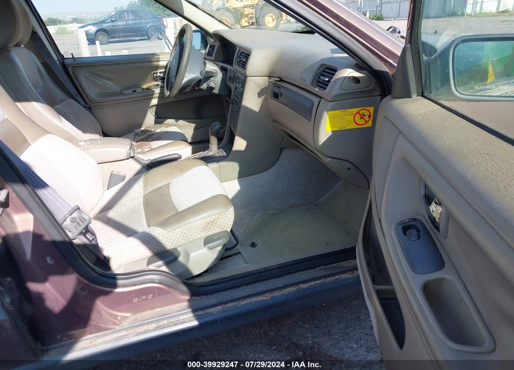 1999 VOLVO V70 XC VIN: YV1LZ56D8X2597675