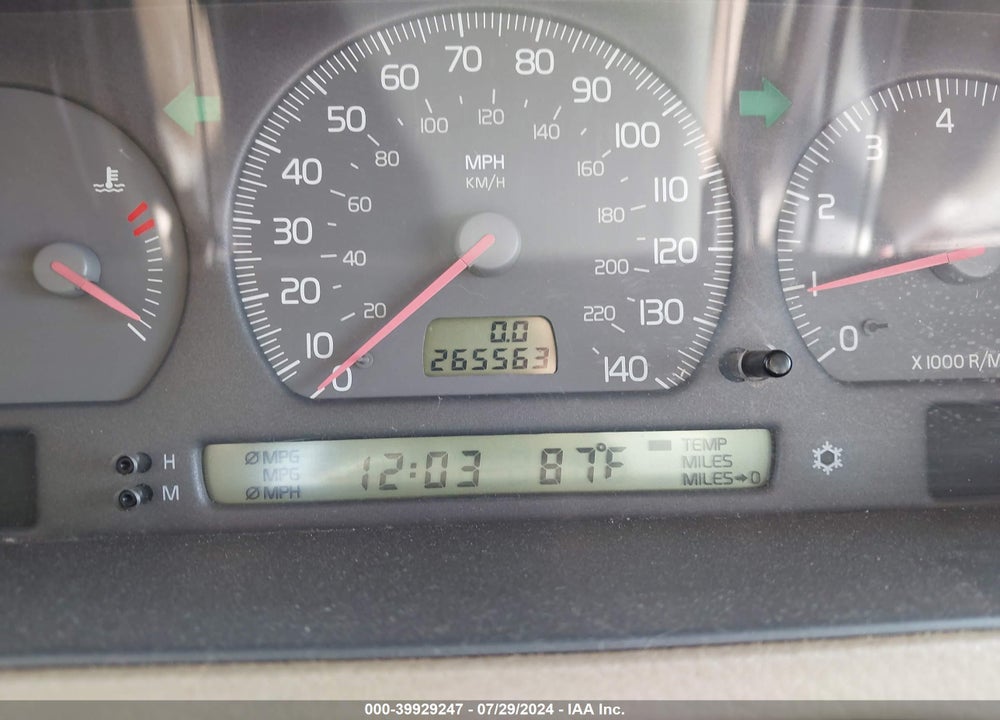 1999 VOLVO V70 XC VIN: YV1LZ56D8X2597675