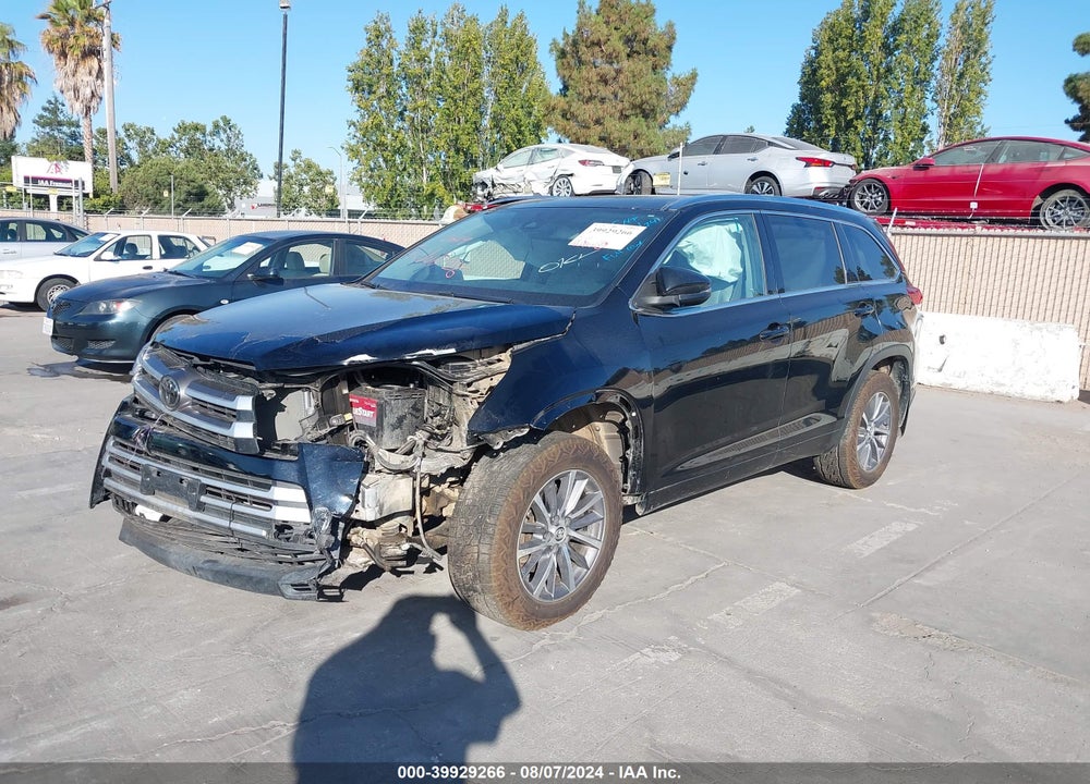 2018 TOYOTA HIGHLANDER XLE VIN: 5TDJZRFH5JS856890