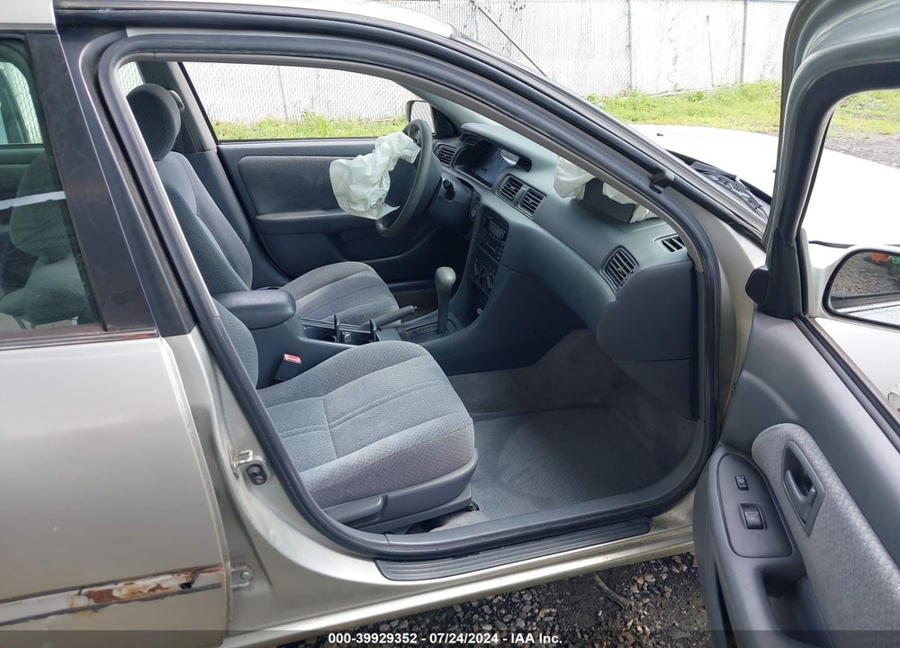2001 TOYOTA CAMRY LE VIN: JT2BG22KX10596727