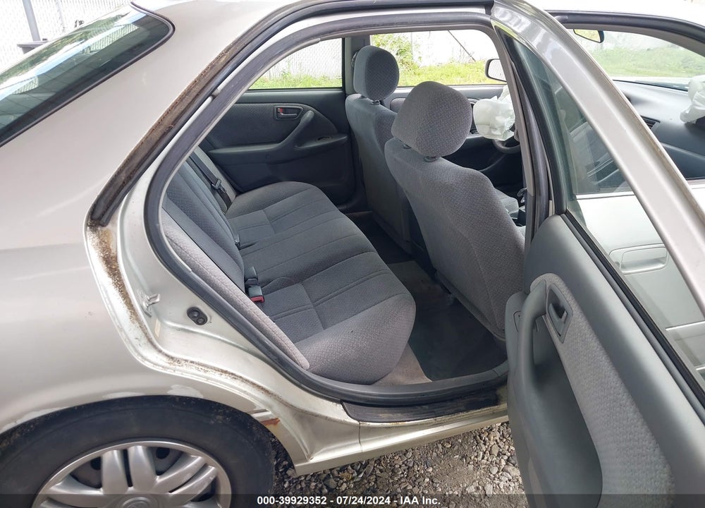 2001 TOYOTA CAMRY LE VIN: JT2BG22KX10596727