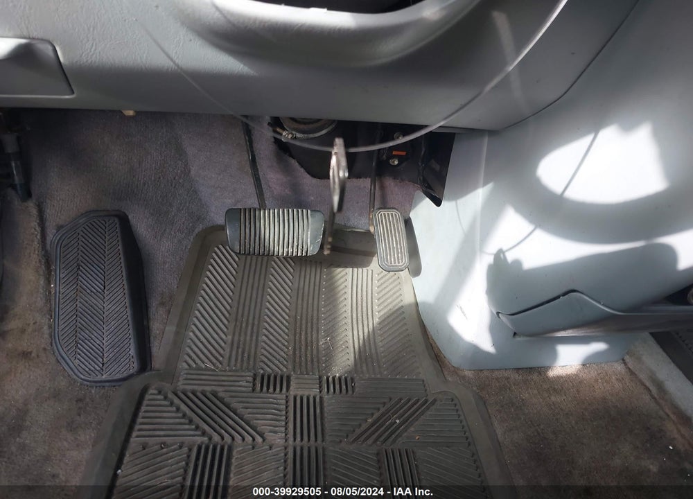 1999 TOYOTA SIENNA XLE VIN: 4T3ZF13CXXU109198