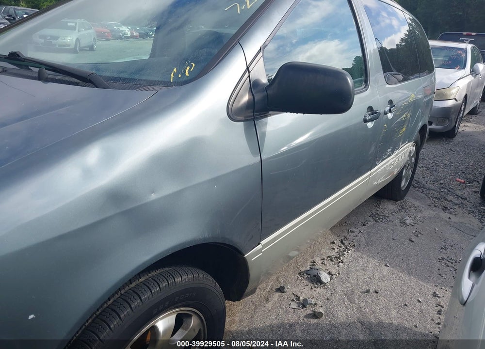 1999 TOYOTA SIENNA XLE VIN: 4T3ZF13CXXU109198