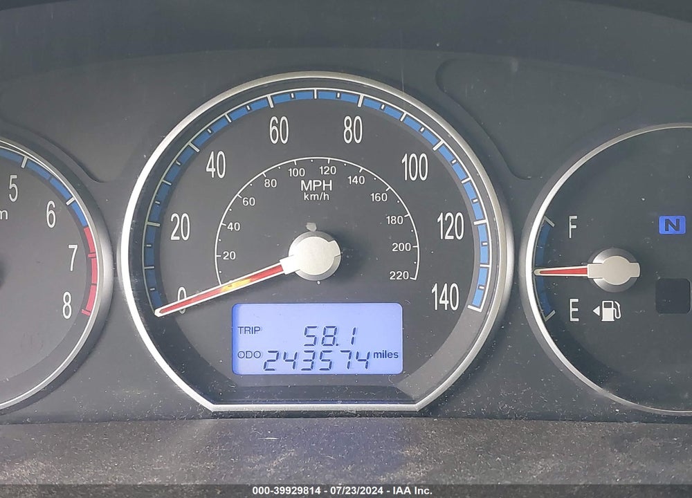 2009 HYUNDAI SANTA FE GLS VIN: 5NMSG73D49H252956