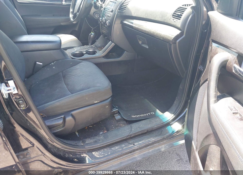 2012 KIA SORENTO LX VIN: 5XYKT3A17CG285755