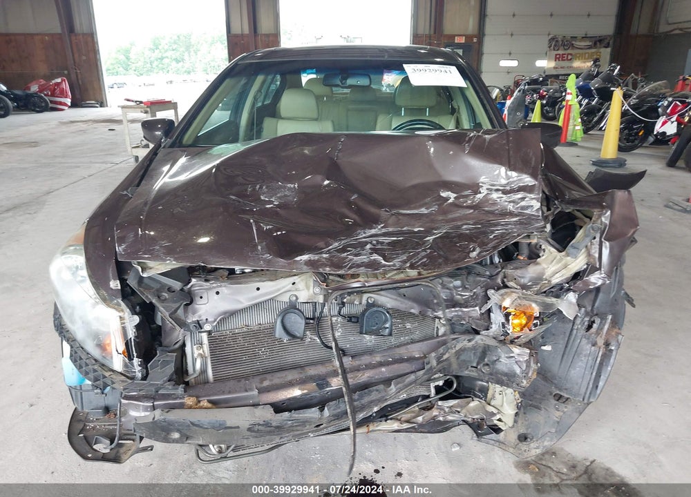 2011 HONDA ACCORD VIN: 1HGCP3F8XBA005180