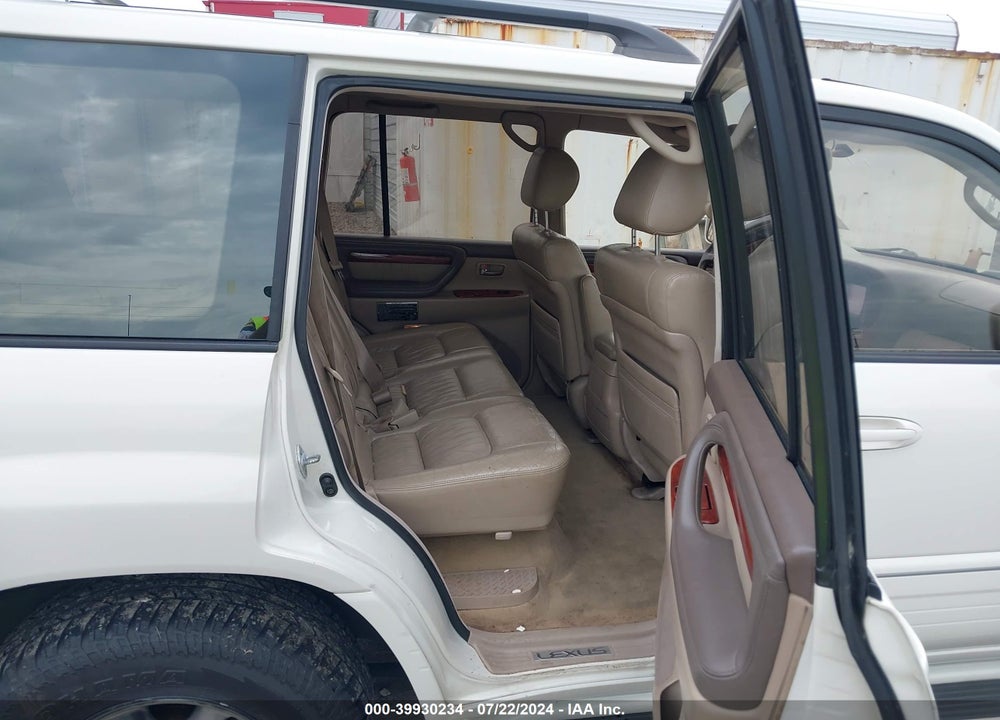2002 LEXUS LX 470 VIN: JTJHT00W323513837