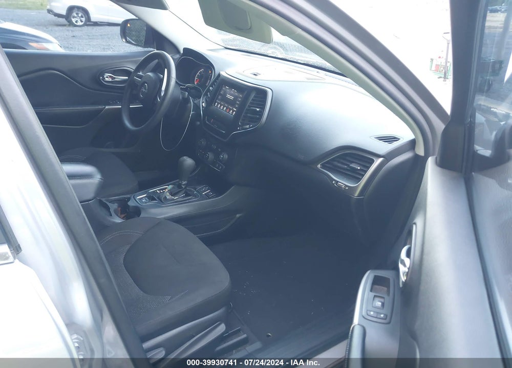 2019 JEEP CHEROKEE LATITUDE FWD VIN: 1C4PJLCB4KD474569