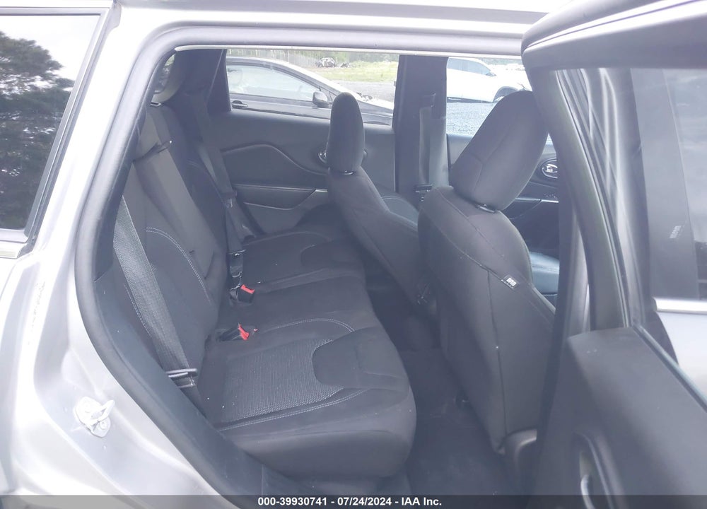 2019 JEEP CHEROKEE LATITUDE FWD VIN: 1C4PJLCB4KD474569