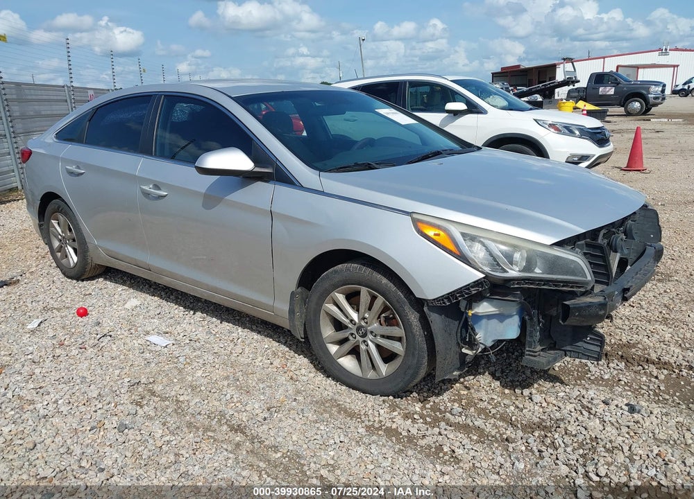 2015 HYUNDAI SONATA SE VIN: 5NPE24AF7FH144831