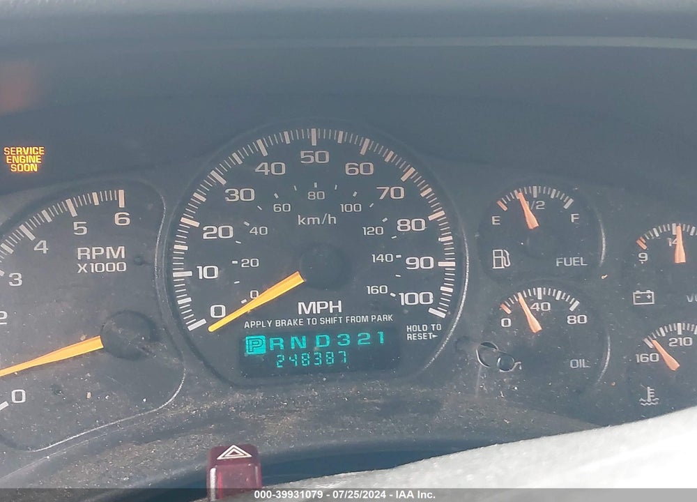 2000 CHEVROLET SUBURBAN 1500 LT VIN: 3GNFK16T7YG112174