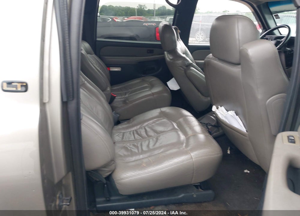 2000 CHEVROLET SUBURBAN 1500 LT VIN: 3GNFK16T7YG112174